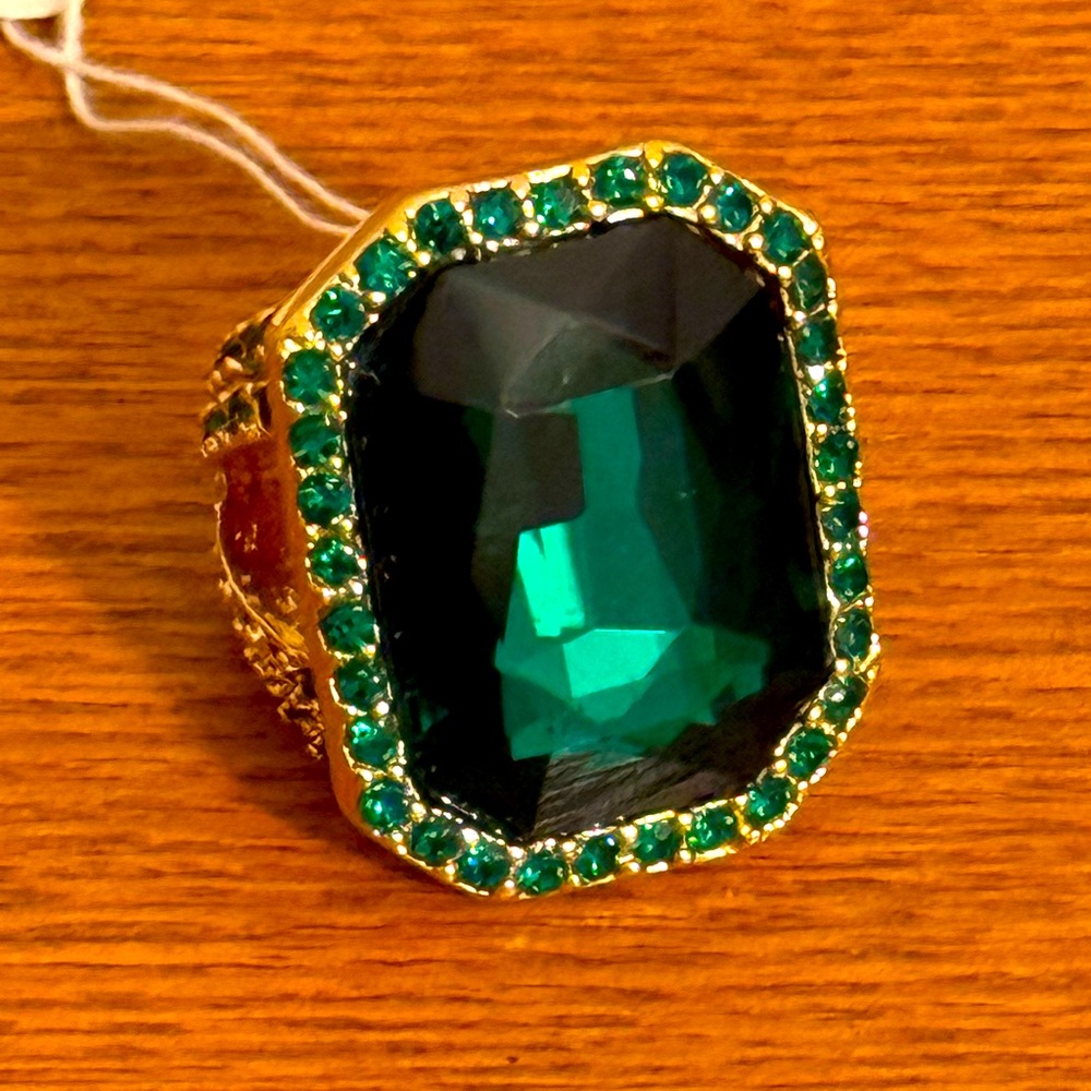 NWT Emerald Green Goddess Ring Women’s Size 8